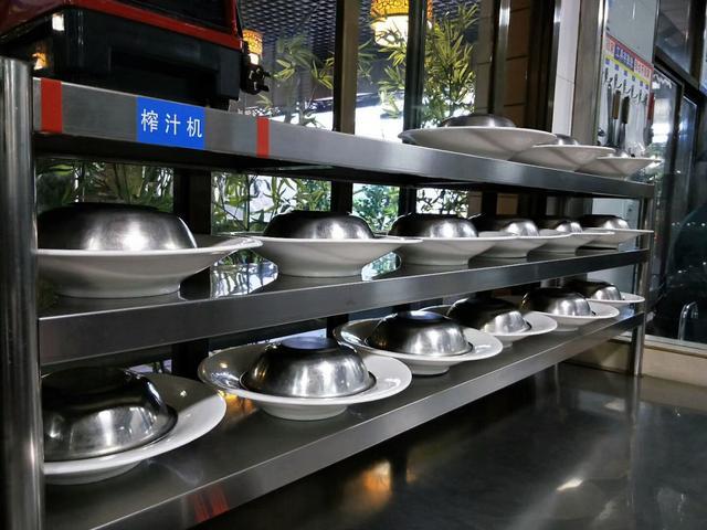 平?jīng)鍪准摇?D廚房”順利通過驗收，引領(lǐng)餐飲管理新風尚